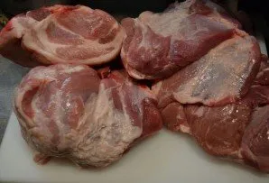 Тушенка из свинины в духовке - фото шаг 1