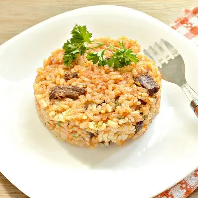 Говядина с рисом на сковороде - рецепт с фото