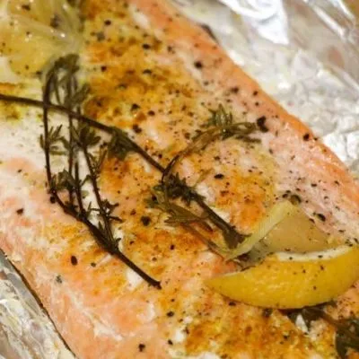 Как вкусно запечь лосось в фольге