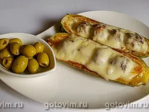 Цуккини (кабачки) с мясными фрикадельками и сыром