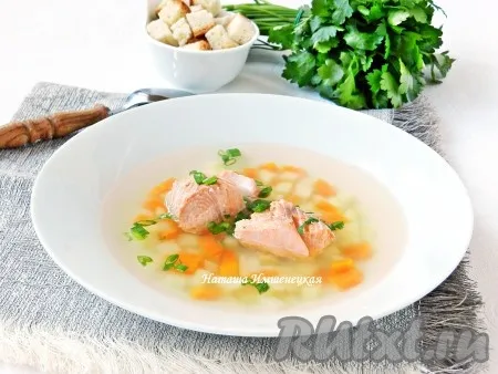 Суп с красной рыбой, приготовленный по этому рецепту, получается легким и вкусным. 