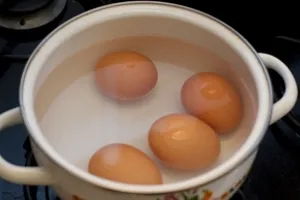 Готовим яйца вкрутую