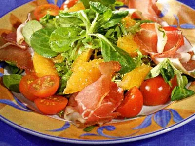 Салат с помидорами черри и сыром Фетакса