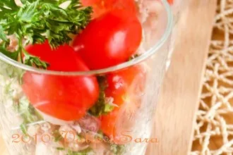 Рецепт: Салат с тунцом, фасолью и помидорами