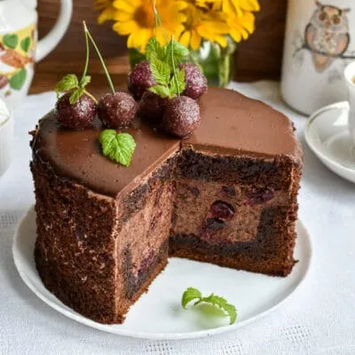 Торт «Пьяная вишня» с шоколадным кремом - рецепт с фото