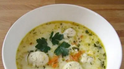 Суп сырный с фрикадельками по-французски