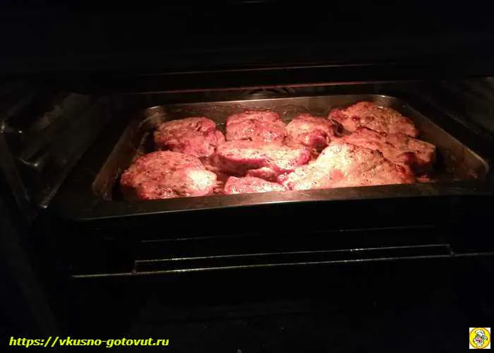 мясо в духовке
