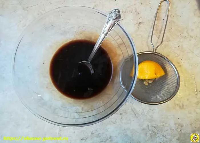 добавляем лимонный сок