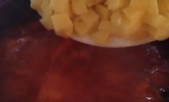 Отправить в суп порезанный картофель