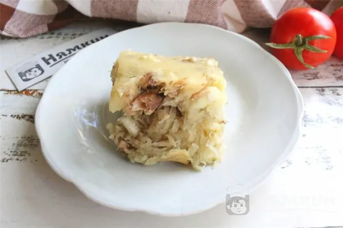 Заливной пирог с рыбными консервами, картошкой и луком в духовке - фото шаг 12