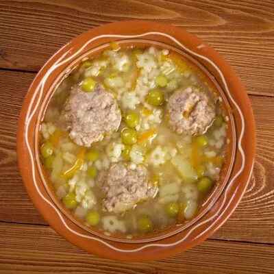 Суп с фрикадельками, макаронами и горошком - рецепт с фото