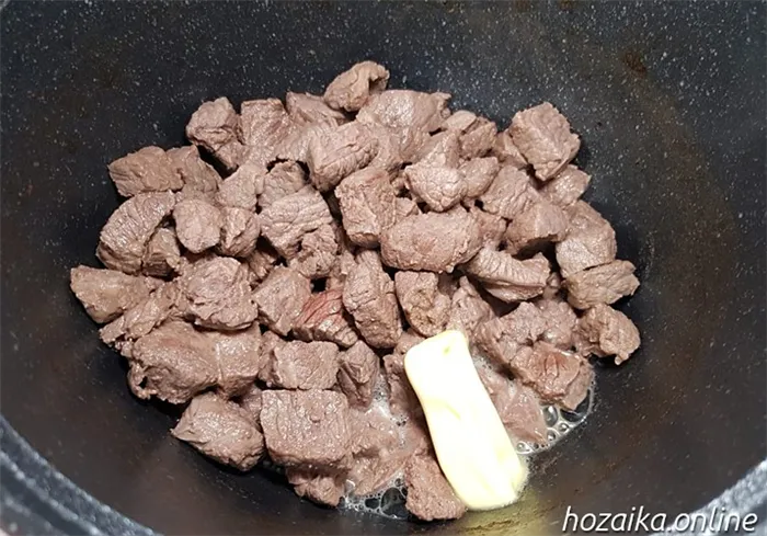 говядина со сливочным маслом в кастрюле