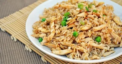 Жареный рис с овощами по китайски