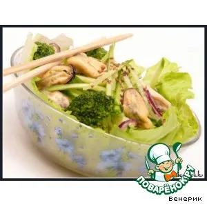 Рецепт: Зеленый салат с мидиями