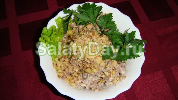 Салат с мясом и грибами с орехами