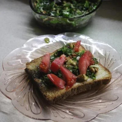 Зеленый соус с орешками - рецепт с фото