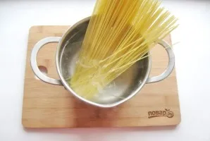 Спагетти с кетчупом - фото шаг 2