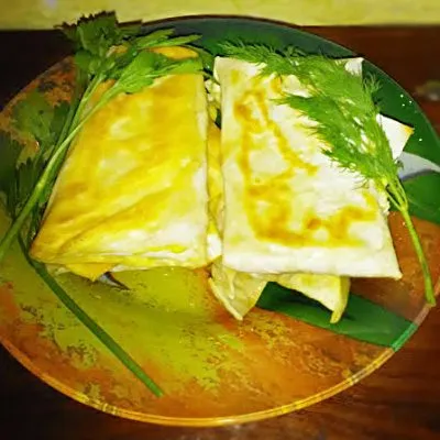 Сыр сулугуни с зеленью в жареном лаваше - рецепт с фото