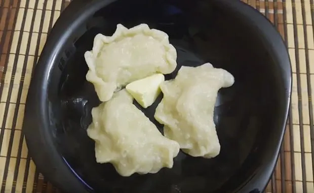 Пошаговый рецепт приготовления вареников с сырой картошкой