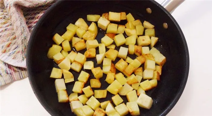 Фото приготовления рецепта: Жульен с картошкой и грибами, шаг №1