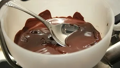 Растапливаем шоколад