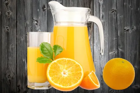 Фото к рецепту: Четыре литра сока, из двух апельсинов!
