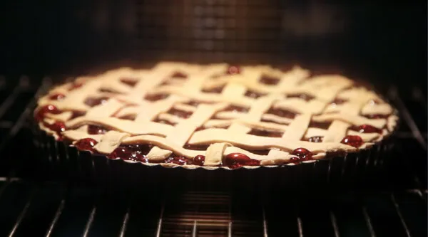 Пирог из смеси ягод: тонкий кето пирог