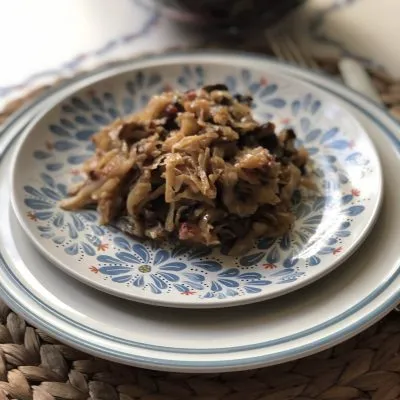 Капуста тушеная с грибами и томатами - рецепт с фото