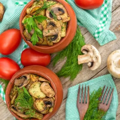 Овощное рагу с грибами в горшочках - рецепт с фото