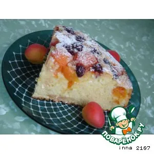 Рецепт: Творожно-абрикосовый пирог с черешней