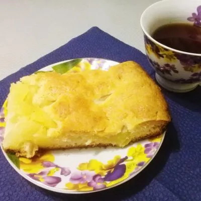 Пирог с консервированными ананасами - рецепт с фото