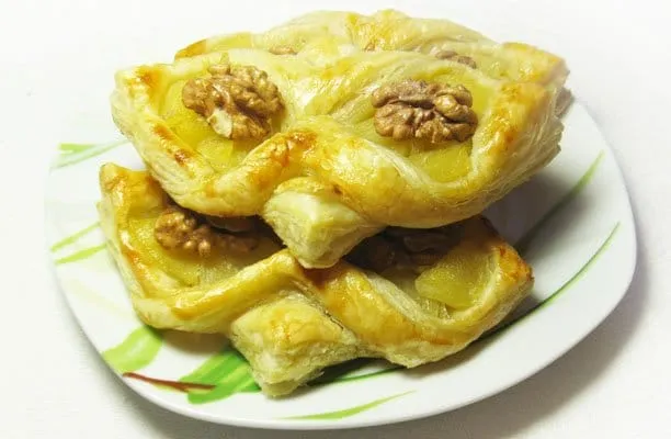 Слойка «Сова» с ананасами - рецепт с фото