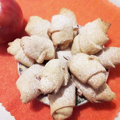 Творожно-яблочные мини-рогалики - рецепт с фото