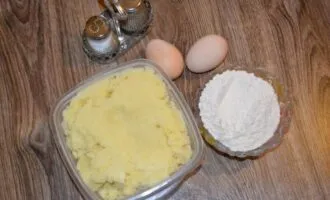 картофельные пирожки из пюре на сковороде