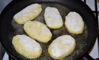 картофельные пирожки из пюре на сковороде