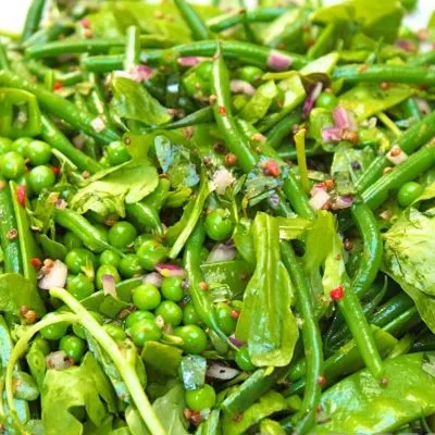 Салат из стручковой фасоли с зеленым горошком и шпинатом - рецепт с фото