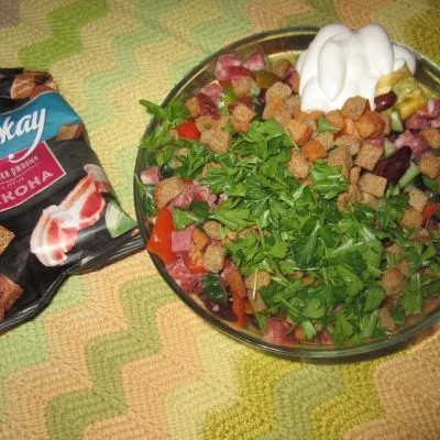 Салат с красной консервированной фасолью - рецепт с фото