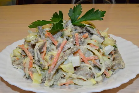 Фото к рецепту: Салат с печёночными блинчиками