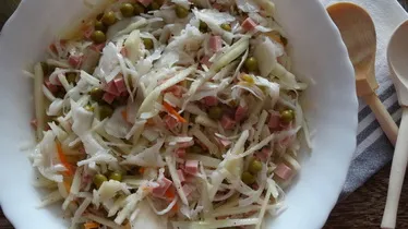 Рецепт Салат из квашенной капусты с ветчиной