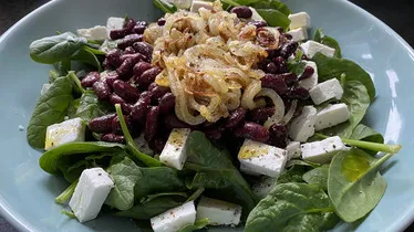 Рецепт Простой салат из фасоли и феты