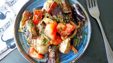 Рецепт Тёплый салат с курицей и баклажанами