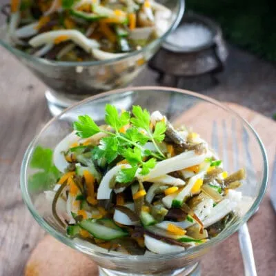 Салат с морской капустой, кальмарами, огурцом и тыквой - рецепт с фото