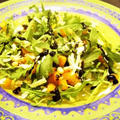 Пикантный салат из тыквы с рукколой - рецепт с фото