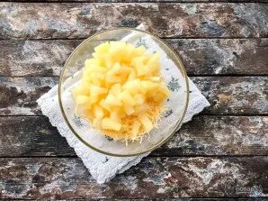 Тарталетки с сыром, ананасом и чесноком - фото шаг 3