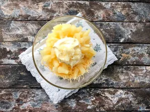 Тарталетки с сыром, ананасом и чесноком - фото шаг 4