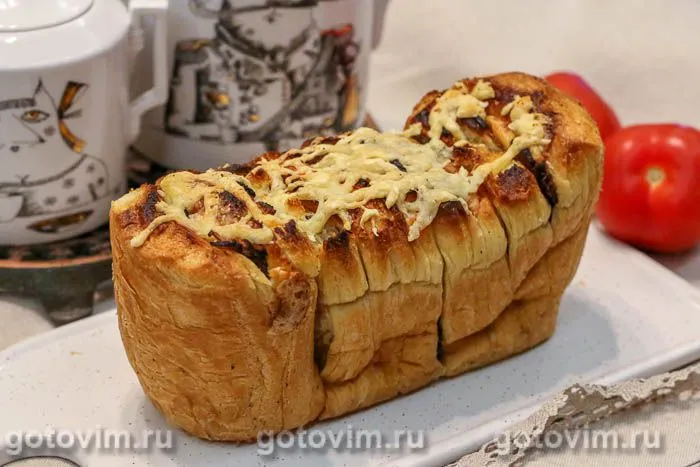 Отрывной хлеб-гармошка с сыром и ветчиной. Фотография рецепта