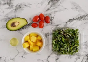 Салат с авокадо и манго - фото шаг 1