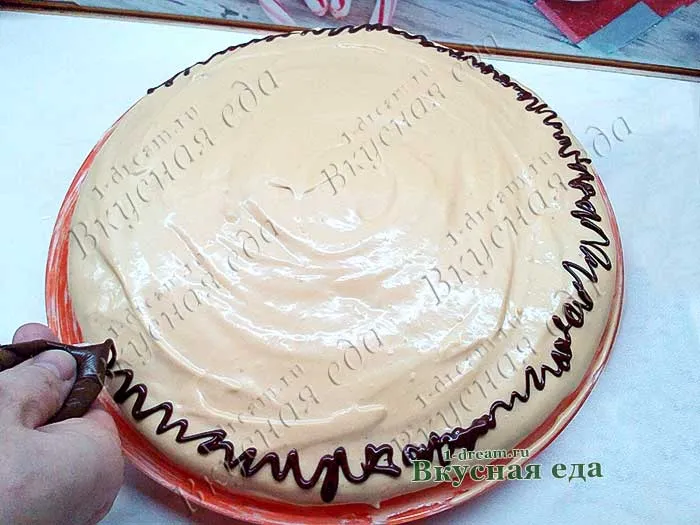 Украсить торт растопленным шоколадом