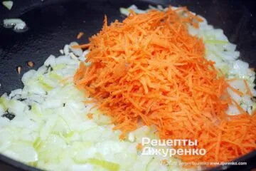 Жареный лук с морковкой.