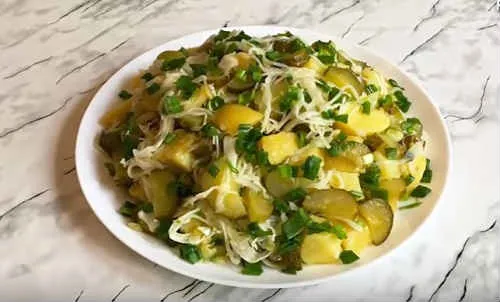 деревенский салат с картошкой